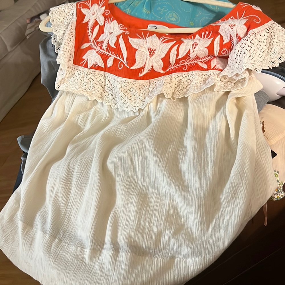Milly of New York embroidered Gauzy Top~EUC